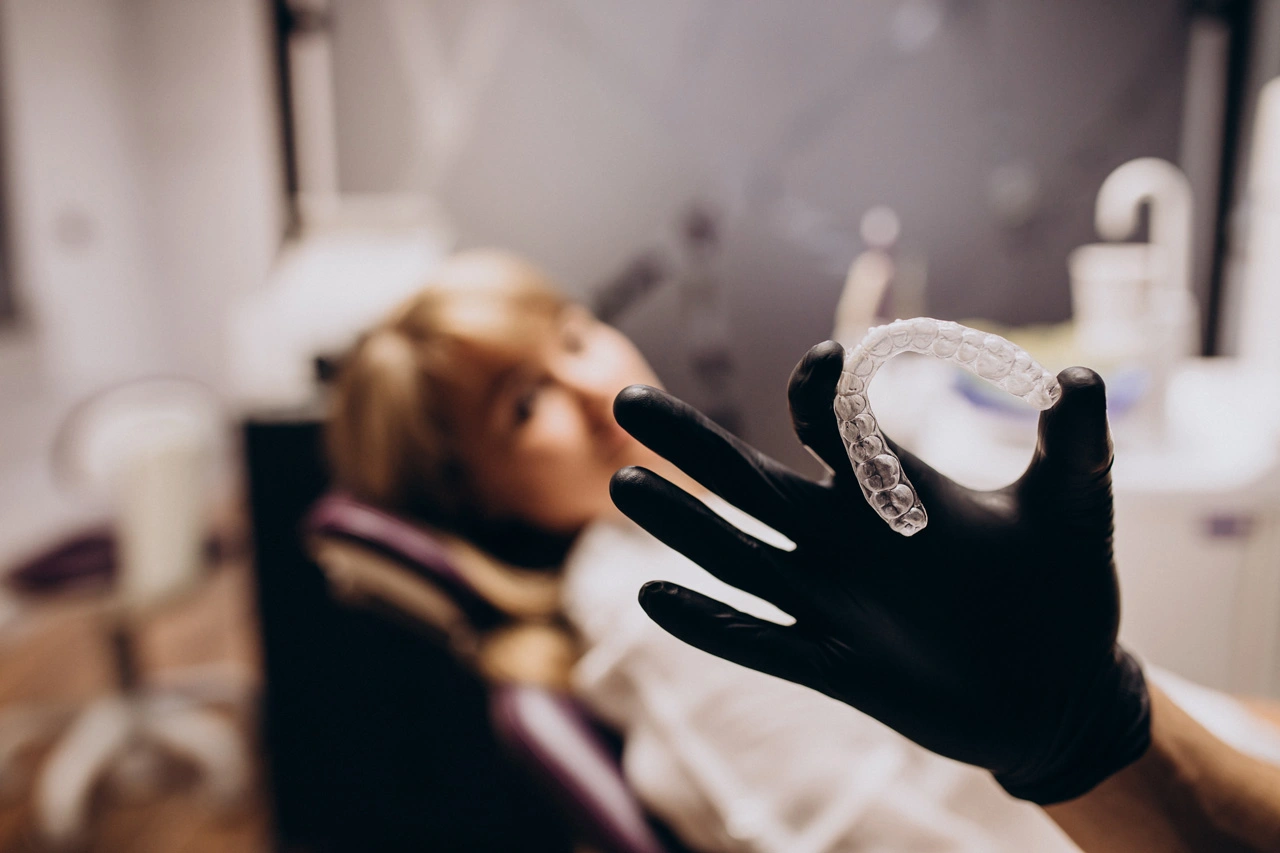 woman-patient-visiting-dentist